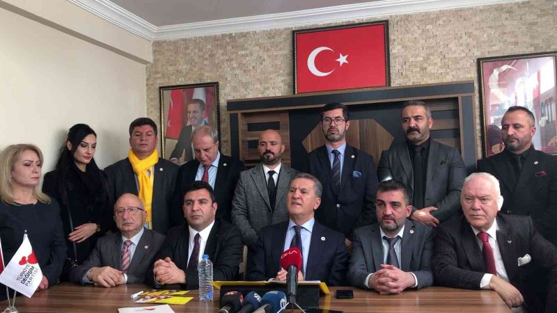 TDP Lideri Sarıgül: “Türkiye dolarla yatıyor, kalkıyor, asıl sorunlarımız yerinde duruyor“
