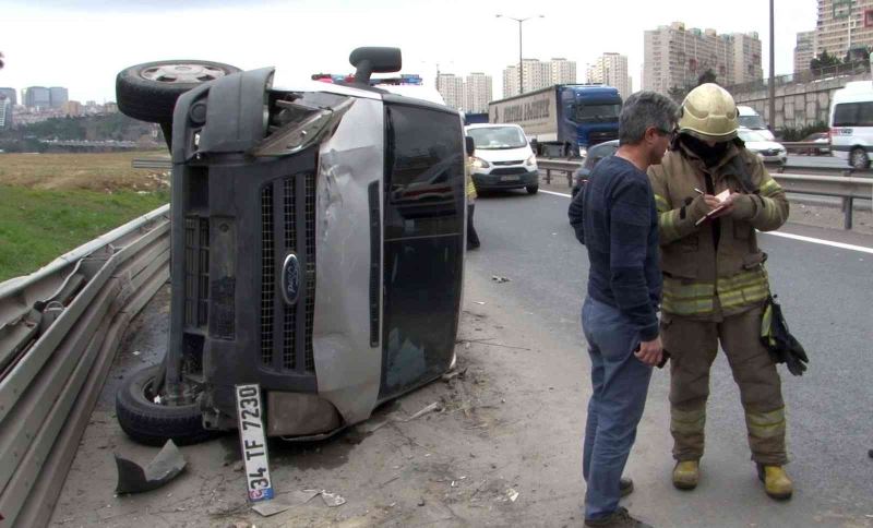 Avcılar Tem Otoyolunda para yüklü zırhlı araç devrildi: 1 yaralı