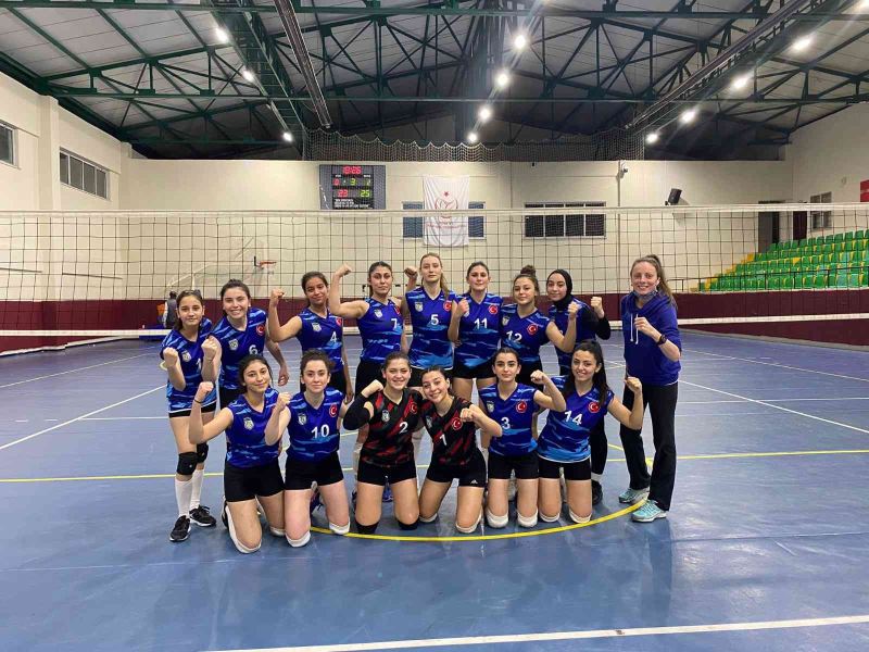 Arnavutköy’de Genç Kızlar Voleybol Takımı’ndan bir galibiyet daha
