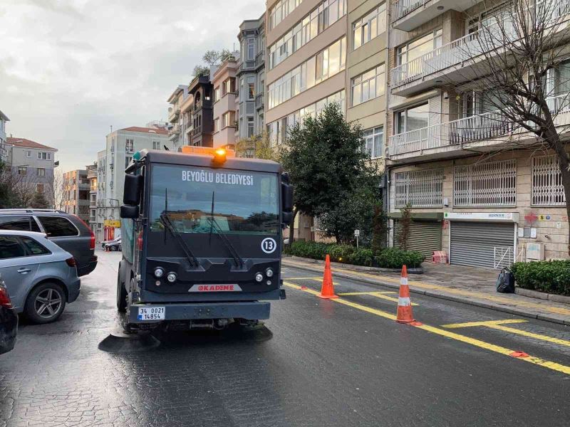 Beyoğlu’nda tarihi dar sokakların temizlik işi milli teknolojiyle çözüldü
