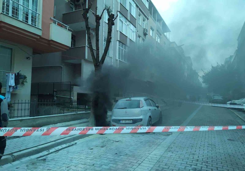 Aracı yanmaktan böyle kurtarmaya çalıştılar
