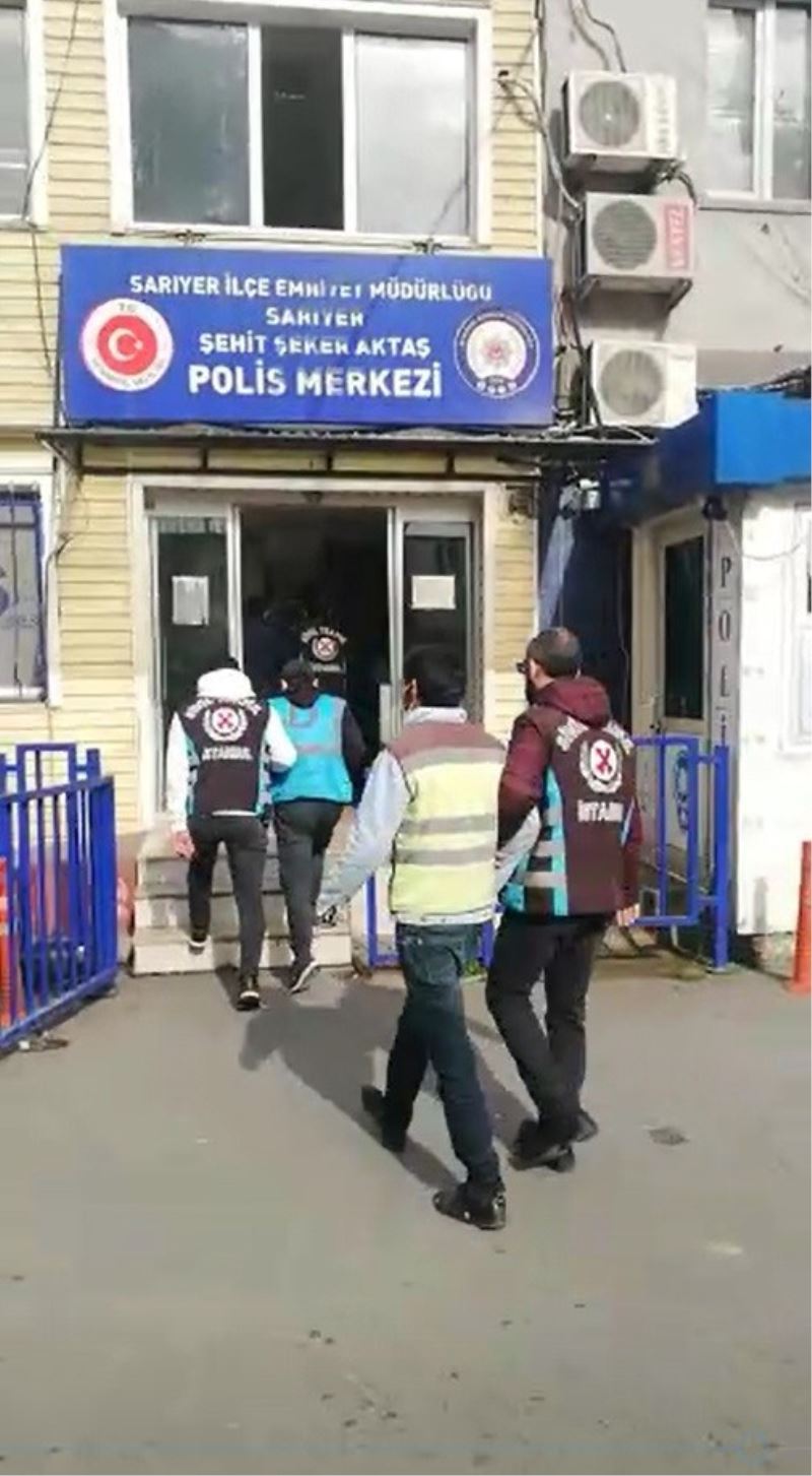 Sürücülerden zorla otopark parası alan 3 kişi yakalandı