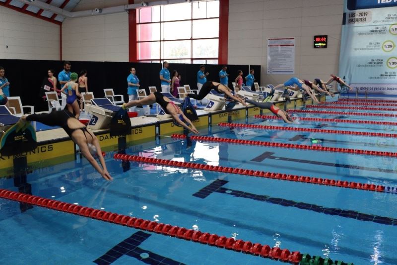 TSSF, yeni sezona paletli yüzme yarışları ile başladı
