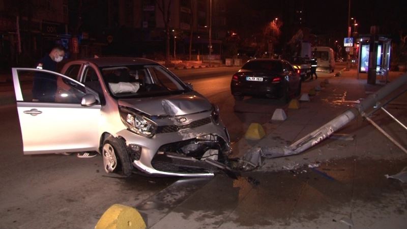 Kaza yapan sürücü kız arkadaşının yaralandığını görünce gözyaşlarına hakim olamadı
