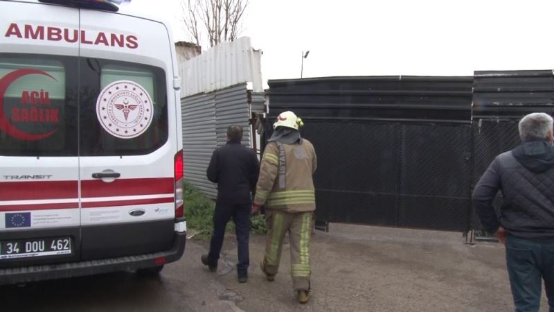 (Özel) Pendik’te ısınmak için tinerle ateş yakan şahıs kendini yaktı
