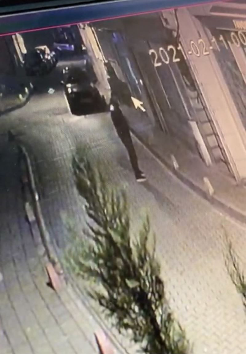(Özel) İstanbul’da kebapçı dükkanına silahlı saldırı kamerada
