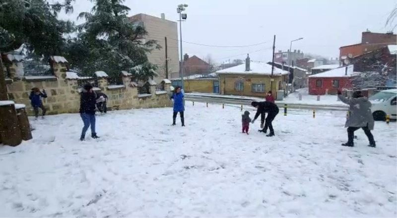 Silivri’de karı gören vatandaşlar kısıtlamayı unuttu

