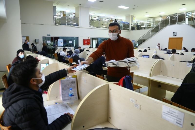 Bağcılar Belediye Başkanı Çağırıcı’dan kitap aşıklarına sürpriz
