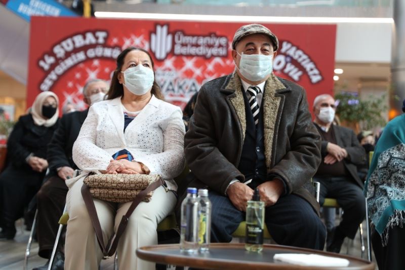 Ümraniye’de 40 yıllık evli çiftler bir araya geldi
