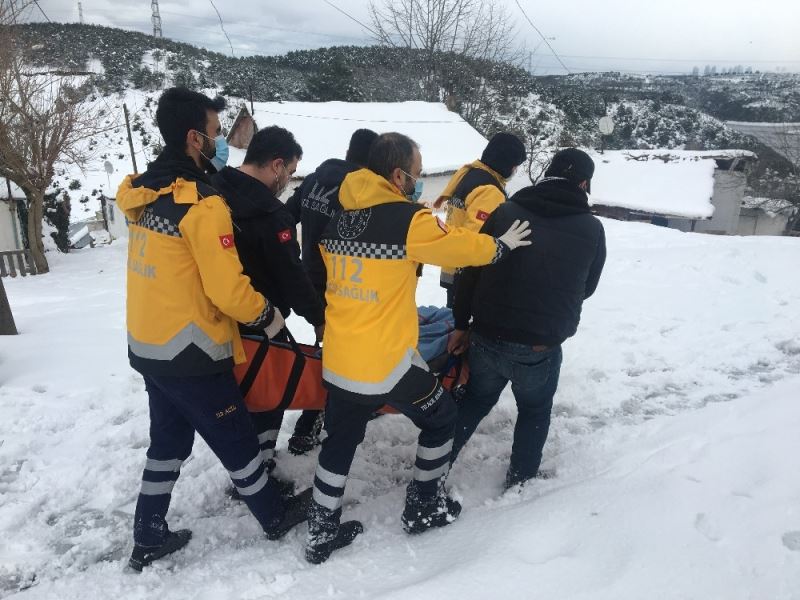 İstanbul’da kardan kapanan köy yollarını andıran olay
