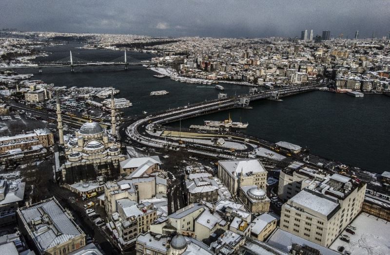 Karla kaplı İstanbul’da havadan çekilen kartpostallık fotoğraflar
