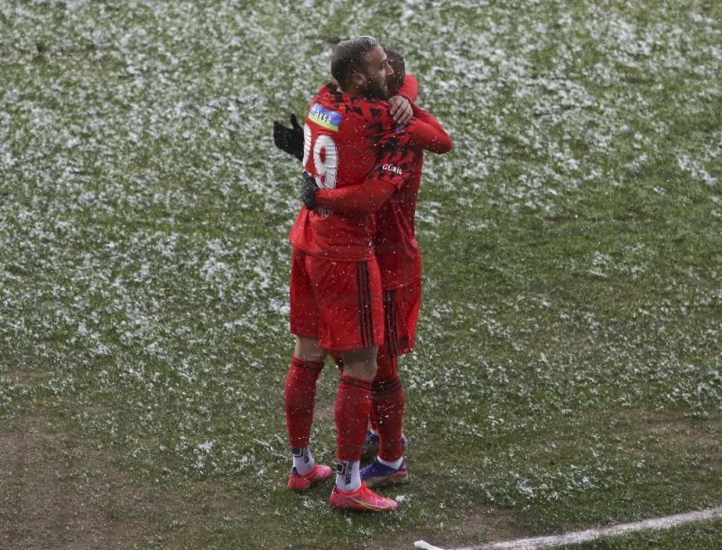 Cenk Tosun’a durmak yok
