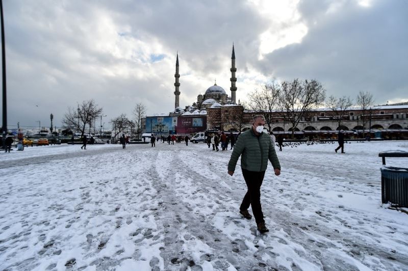 Fotoğraflarla İstanbul’da kar esareti
