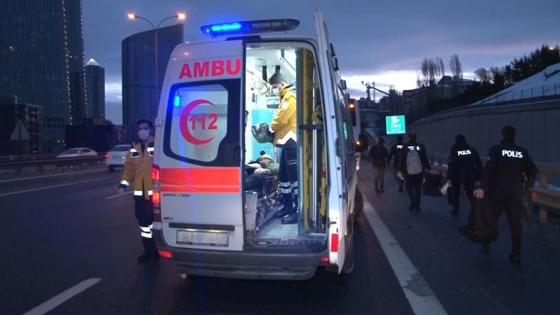 TEM Otoyolu’nda ticari araç, polis çevik kuvvet minibüsüne çarptı: 1 yaralı