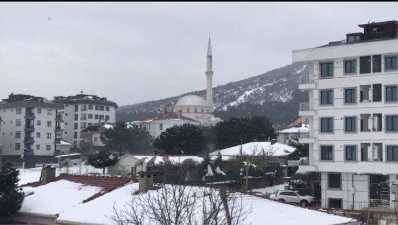 İstanbul’da yüksek kesimlerde kar yağışı başladı
