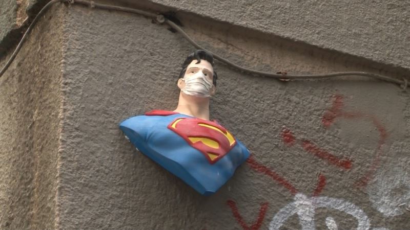 (Özel)- Hayal güçlerini sokağa taşıyan gençler onarmaya devam ediyor
