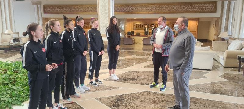 Bakan Çavuşoğlu’ndan Kadın Milli Taekwondo Takımı’na ziyaret
