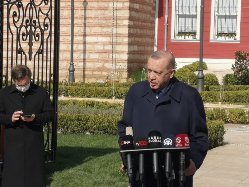 Cumhurbaşkanı Erdoğan, “Biz darbenin her türlüsüne karşıyız. Darbeleri kabul etmemiz özellikle mümkün değildir