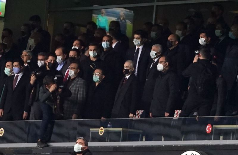 Bakan Kasapoğlu ve başkanlar tribünde
