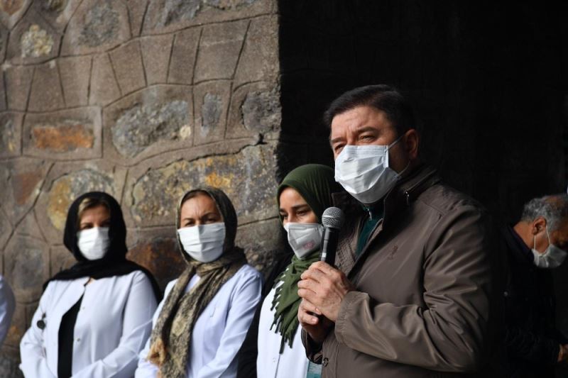 Süreyya Paşa kabri başında dualarla anıldı
