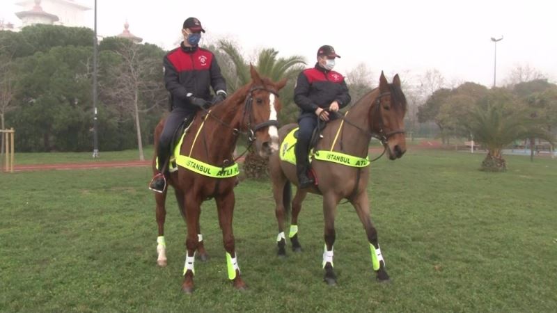 Caddebostan Sahili’nde atlı polisler devriye gezdi

