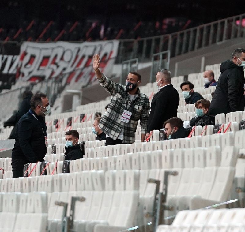 Cenk Tosun maçı tribünden takip etti
