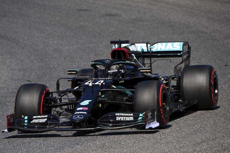 Mercedes, Lewis Hamilton ile yeni sözleşme imzaladı
