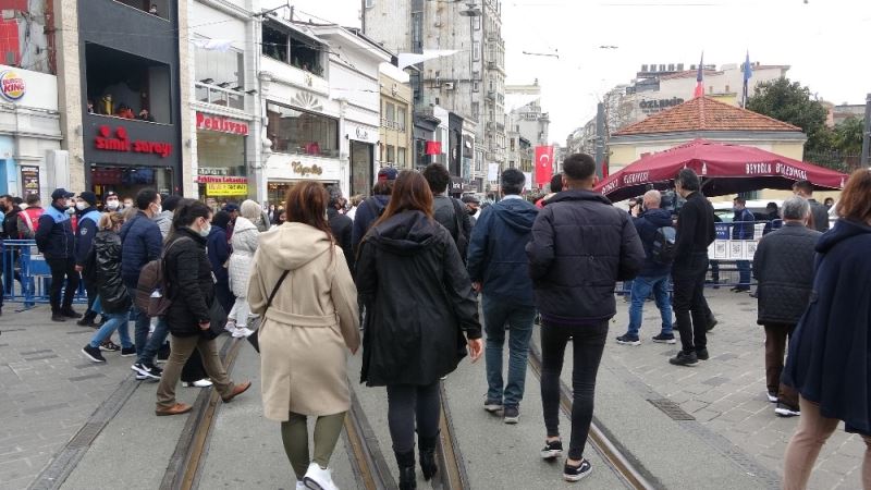 İstiklal Caddesi’ne girişler kapatıldı
