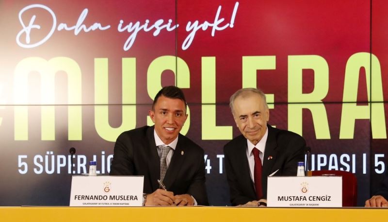 Galatasaray, Fernando Muslera’nın sözleşmesini 2024 yılına uzattı
