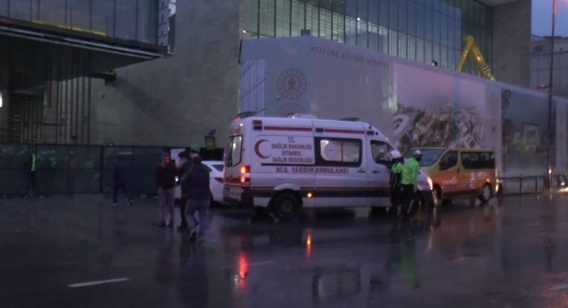 Atatürk Kültür Merkezi’nde asma tavan düştü: 4 işçi yaralandı
