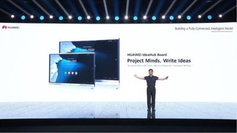 Huawei IdeaHub panosunu piyasaya sürdü
