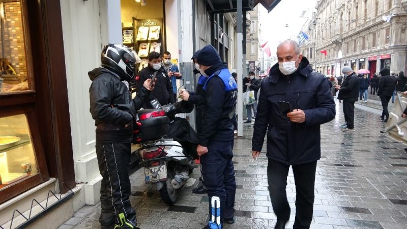 (Özel) İstiklal Caddesi’nde motokuryelere ceza yağdı