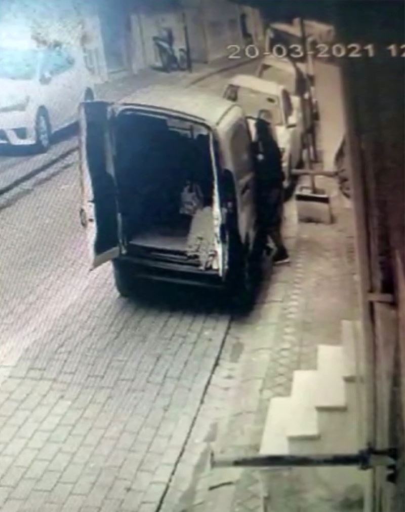 (Özel) Zeytinburnu’nda pişkin hırsız kamerada
