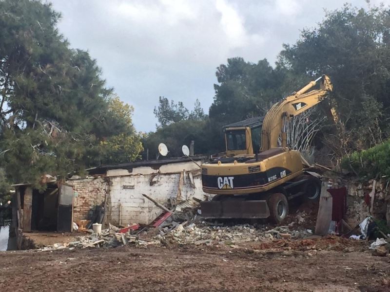 Burgazada’daki son ahırlar da İBB tarafından yıkıldı