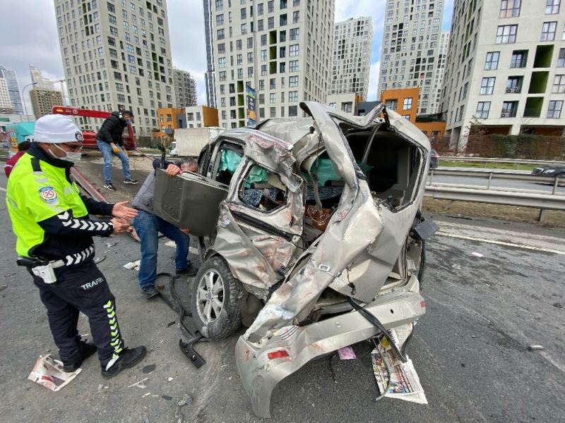 Haramidere TEM Bağlantı yolunda can pazarı: 5 yaralı
