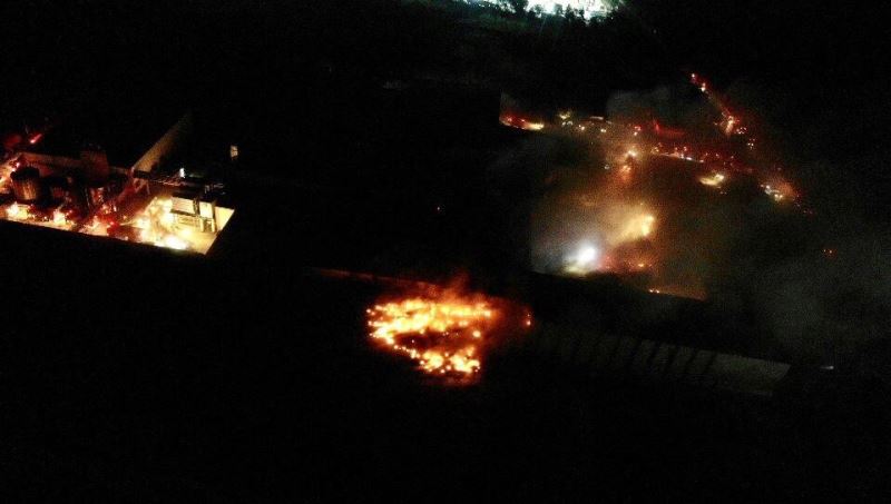 Tuzla’da yangın çıkan fabrika havadan görüntülendi
