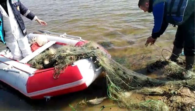 Kaçak avlanan 2 ton balık yeniden suya bırakıldı
