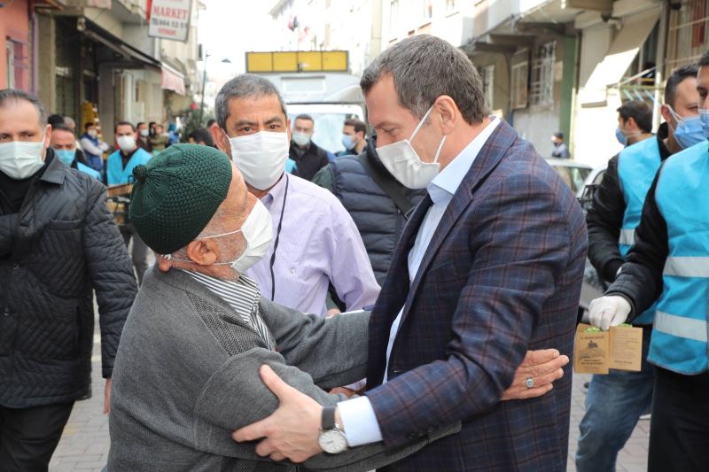 Zeytinburnu’nda sokaklar fesleğen kokusuyla baharı karşılıyor
