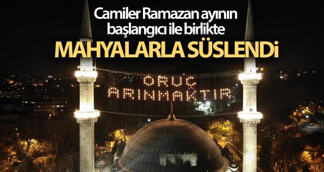 İstanbul’da camiler Ramazan ayının başlangıcı ile birlikte mahyalarla süslendi