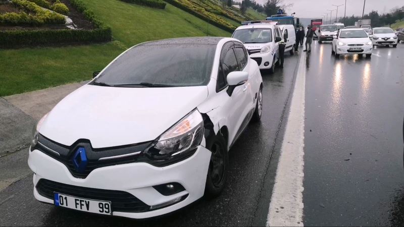 TEM’de zincirleme kaza, bir araç takla attı
