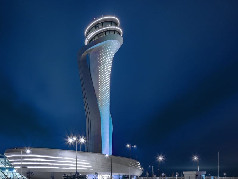 İstanbul Havalimanı’nın ödüllü kulesinin ışıkları otizm farkındalığı için maviye döndü
