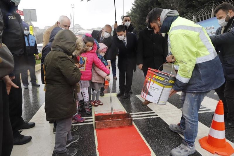 Kağıthane’de yaya geçitlerinde ’Kırmızı Çizgi’ dönemi
