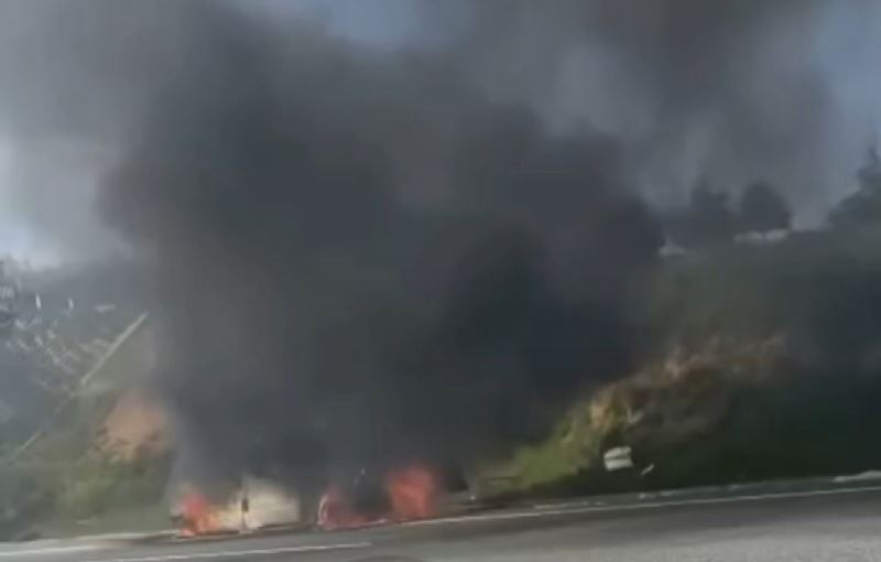 Yavuz Sultan Selim Köprüsü kavşağında yanan araç alev topuna döndü
