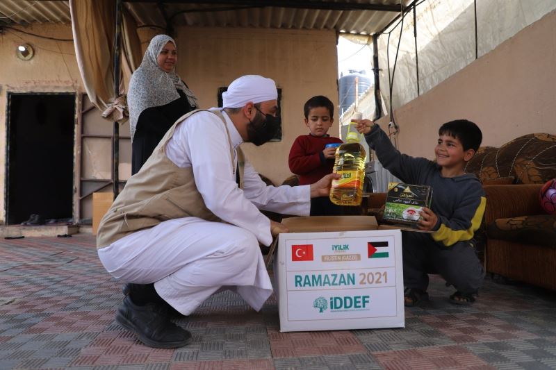 Gazze ve Yemen’deki ihtiyaç sahibi bin aileye yardım kolileri ulaştırıldı
