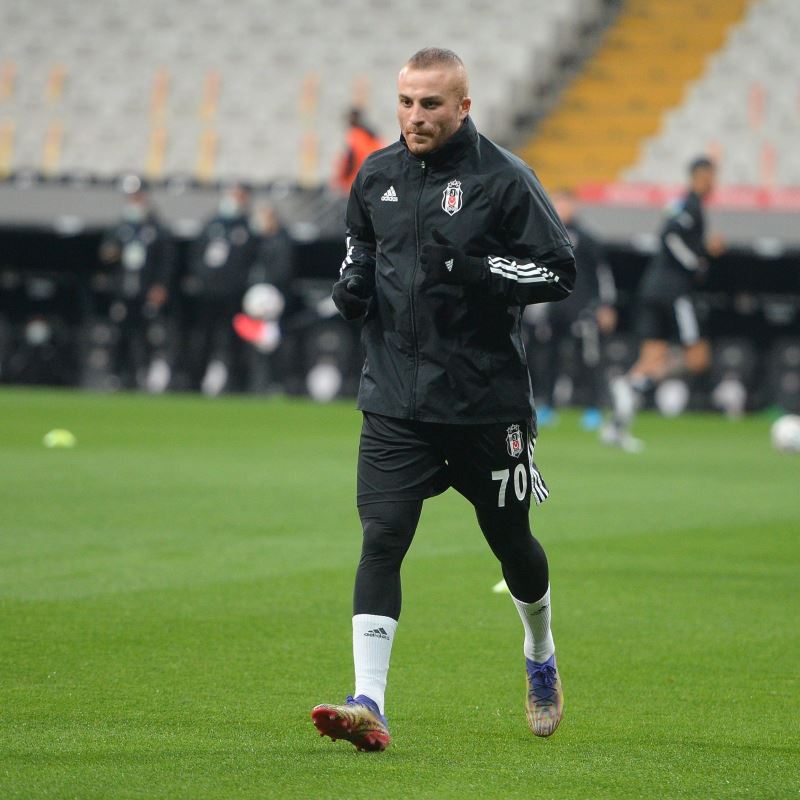 Beşiktaş’ta Gökhan Töre forvete geçti
