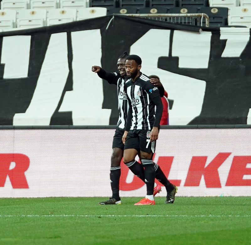 Süper Lig: Beşiktaş: 2 - Hes Kablo Kayserispor: 1 (İlk yarı)
