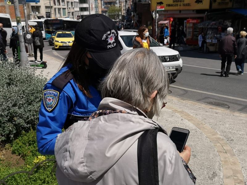 Kadıköy’de polis ekiplerinden kadınlara 