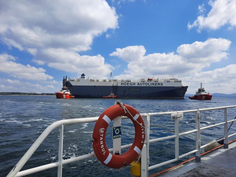 Tuzla’da karaya oturan gemi yüzdürüldü
