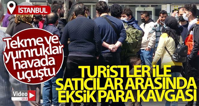 (Özel) Taksim’de turistler ile satıcılar arasında tekmeli yumruklu kavga