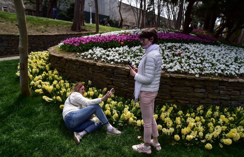 Tarihi Gülhane Parkı’nda lalelerden görsel şölen
